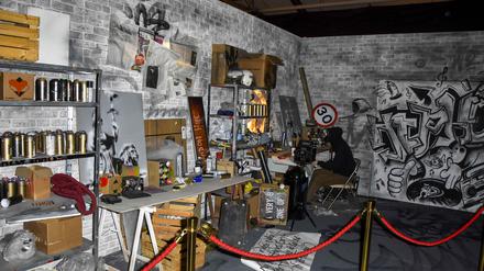 Bilder und Plastiken der Ausstellung „The Mystery of Banksy“ in Köln. 