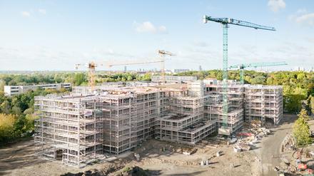 Berlins größtes „Lern- und Teamhaus“: eine Doppelschule aus Sekundarschule und Gymnasium an der Allee der Kosmonauten.