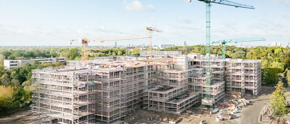 Berlins größtes „Lern- und Teamhaus“: eine Doppelschule aus Sekundarschule und Gymnasium an der Allee der Kosmonauten.