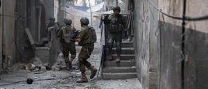 Israelische Soldaten während einer Militäroperation im Bezirk Zeitoun im südlichen Teil des Gazastreifens. 