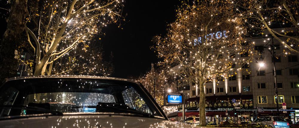 Ab Ende November soll die Weihnachtsbeleuchtung wieder glitzern an Kurfürstendamm und Tauentzienstraße.