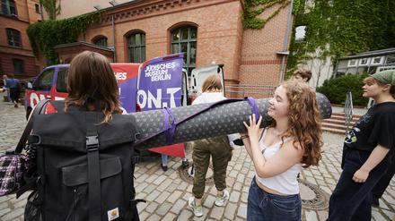 Anpacken, einpacken, auspacken: Das Jüdische Museum Berlin on tour.