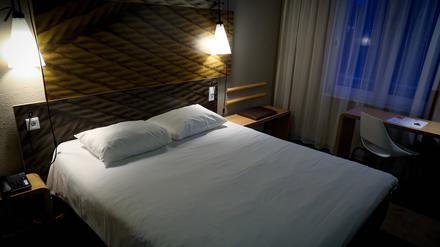 Festnahme in Hotel in Potsdam: Die Polizei stellte ein Paar wegen Betrugs. (Symbolbild)