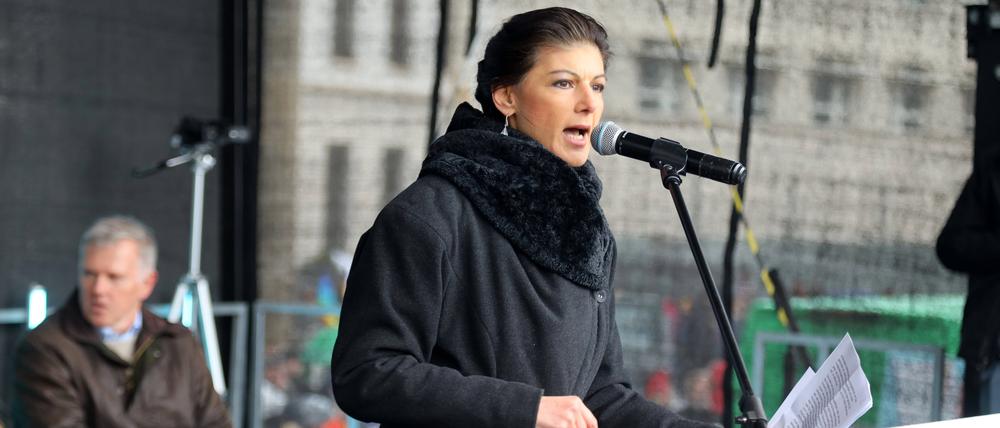 Sahra Wagenknecht bei einer Kundgebung auf dem Platz des 18. März vor dem Brandenburger Tor in Berlin.