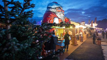 Blick auf den Weihnachtsmarkt „Winterzauber“ in Lichtenberg.