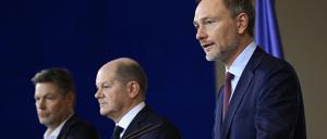 v.l.n.r. Olaf Scholz, Robert Habeck, Christian Lindner.