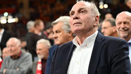 Uli Hoeneß weiß auch nicht, was beim DFB-Team schiefläuft.