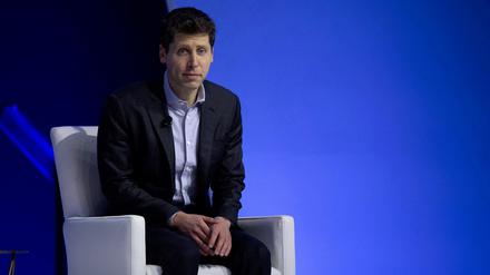 Der Rauswurf von Open-AI-Mitgründer Sam Altman hat die Technologieszene in den USA aufgewühlt. Nun kehrt er an die Spitze des Unternehmens zurück.