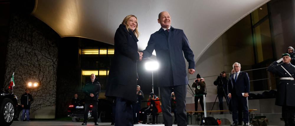 Olaf Scholz welcomes Italian Prime Minister Giorgia Meloni in Berlin on November 22, 2023.