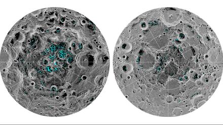 Eisverteilung am Südpol (links) und Nordpol (rechts) des Mondes, Blau sind die Eisflächen dargestellt. Das Eis befindet sich vor allem in den dunklen Kratern am Südpol, die dauerhaft vom Sonnenlicht abgeschnitten sind.