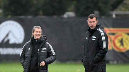 Im November betreute Marco Grote (rechts) Union im Spiel gegen Augsburg, Marie-Louise Eta blieb danach im Trainerteam der Profis.
