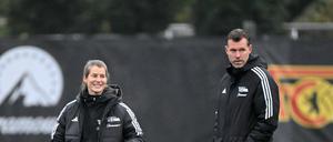 Im November betreute Marco Grote (rechts) Union im Spiel gegen Augsburg, Marie-Louise Eta blieb danach im Trainerteam der Profis.