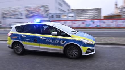 Ein Polizeiwagen im Einsatz.