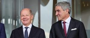 Bundeskanzler Olaf Scholz (SPD) und der Präsident des Bundesverfassungsgerichts Stephan Harbarth, hier bei einem Festakt zum Tag der Deutschen Einheit.
