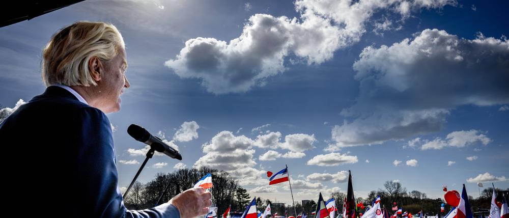 Überraschter Sieger: Der rechte Geert Wilders feiert seinen Erfolg bei der Parlamentswahl in den Niederlanden.
