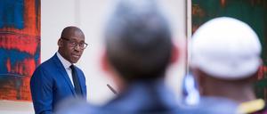 Joe Chialo (CDU), Berliner Senator für Kultur und Gesellschaftlichen Zusammenhalt, spricht während einer Feier im Berliner Abgeordnetenhaus für bereits eingebürgerte Berliner.