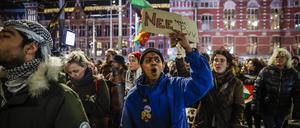 Anlass für die Proteste war der Wahlsieg der Anti-Islam-Partei PVV von Geert Wilders am Mittwoch. 