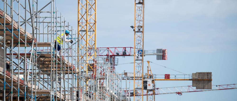 Der Bau vieler Wohnhäuser könnte nun erstmal auf Eis gelegt werden.