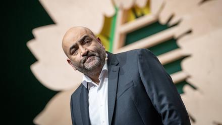 Grünen-Chef Omid Nouripour bei seiner Rede zu Beginn des Parteitags.