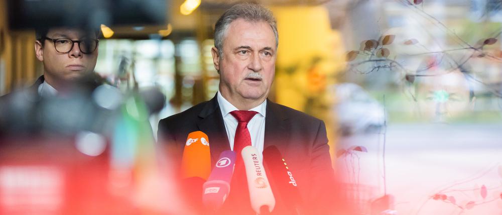 Claus Weselsky, Vorsitzender der Gewerkschaft Deutscher Lokomotivführer (GDL), gibt ein Statement zum Scheitern der Tarifverhandlungen zwischen der Deutschen Bahn und der GDL.