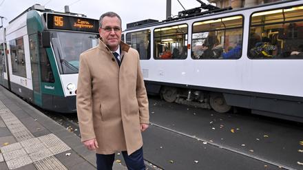Potsdam, 23.11.2023 / Lokales / Rainer Genilke, Minister für Infrastruktur und Landesplanung des Landes Brandenburg, Bau- und Verkehrsminister, Foto: Ottmar Winter PNN ACHTUNG: Foto ist ausschließlich für redaktionelle Berichterstattung der PNN und des TGSP! Eine kommerzielle Nutzung, z.B. Werbung, ist ausgeschlossen. Die Weitergabe an nicht autorisierte Dritte, insbesondere eine weitergehende Vermarktung über Bilddatenbanken, ist unzulässig.