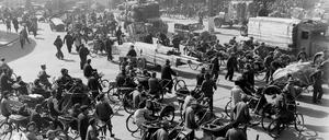 Rushhour am Huangpu. Shanghai im Juli 1947.