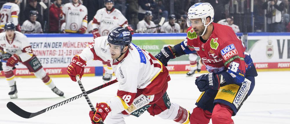 Die Eisbären mit Patrice Cormier (r.) hatten ab dem zweiten Drittel das Nachsehen.