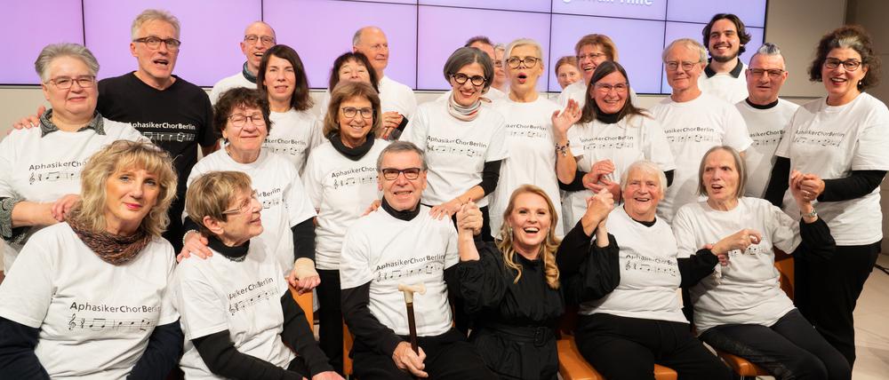 Der Gesang bleibt. Patricia Kelly mit dem Aphasiker Chor Berlin.