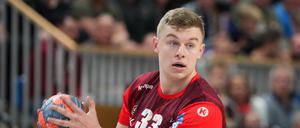 Potsdams Moritz Sauter am Ball. Der Mittelmann wechselt zur kommenden Saison zum HSV Hamburg.