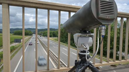 Eine Monocam: Damit fahndete das  Polizeipräsidium Trier im Sommer testweise nach Leuten, die beim Fahren mit dem Handy zugange waren. 