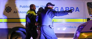 Am Donnerstagabend hatten zahlreiche Menschen in Dublin randaliert, darunter viele Rechtsradikale. Es gab dutzende Festnahmen.