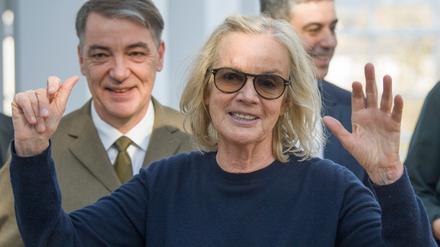 Jil Sander kommt zu der Ausstellung „Jil Sander“ im Museum für Angewandte Kunst.