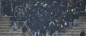 Aus Protest gegen die Polizei ziehen sich die Frankfurter Ultras aus ihrem Fanblock zurück. 