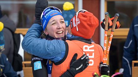 Franziska Preuß (l.) gelang ein fast perfekter Start in die neue Saison.