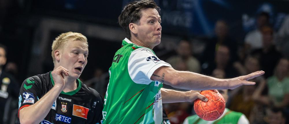 Berlins Hans Lindberg (r.) traf gegen Hamburg neun Mal.