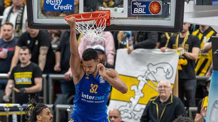 An Weltmeister Johannes Thiemann liegt es nicht, dass Alba Berlin momentan so große Probleme hat.
