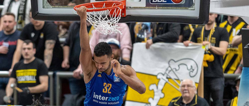 An Weltmeister Johannes Thiemann liegt es nicht, dass Alba Berlin momentan so große Probleme hat.