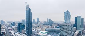 Eine Schneeballschlacht auf Europas höchstem Wolkenkratzer (li.) ist natürlich auch schön.