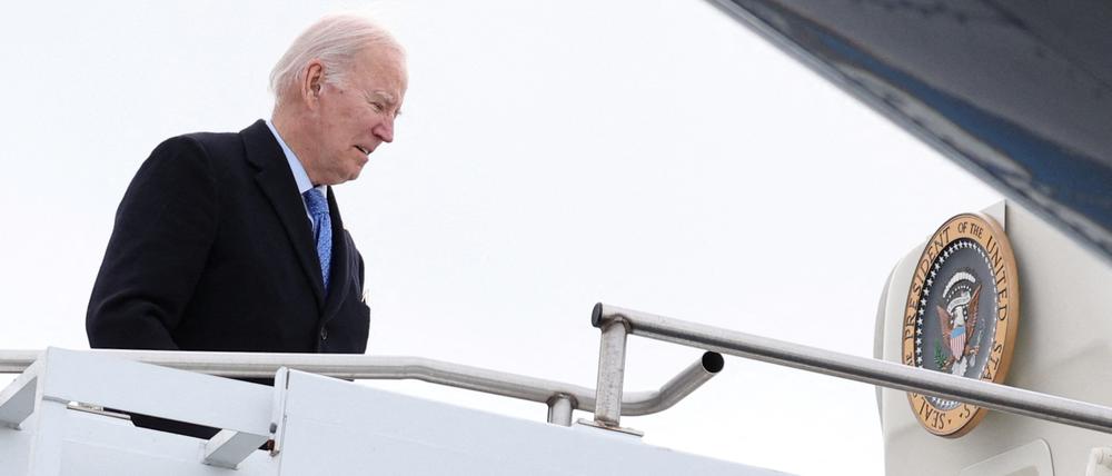 US-Präsident Joe Biden betritt die Air Force One .