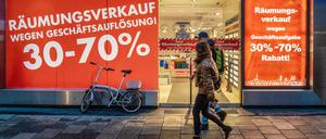 Räumungsverkauf bei Jeans Kaltenbach in München am 24. März 2023 .