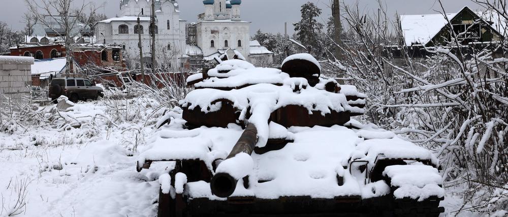 Ein zerstörter russischer Panzer in der Ukraine