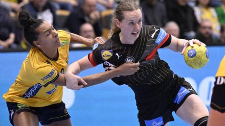 Zerreißprobe. Jamina Roberts (l.) aus Schweden gegen Maren Weige aus Deutschland. 