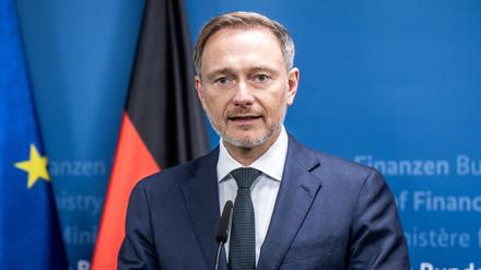 Christian Lindner gibt ein Pressestatement zu den Auswirkungen des Urteils des Bundesverfassungsgerichts zur Verwendung von Haushaltsmitteln.