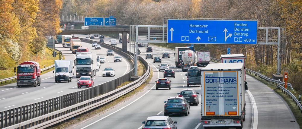 Auf deutschen Straßen sollen nach dem Willen der Bundesregierung künftig mehr E-Autos fahren. Doch das gesetzte Ziel ist derzeit außer Reichweite.