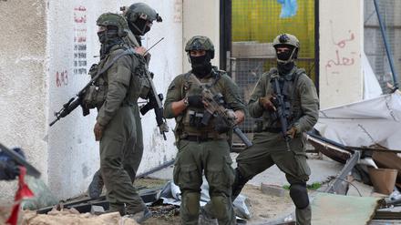 Einsatzgebiet Gazastadt. Israelische Soldaten auf der Suche nach Hamas-Terroristen.
