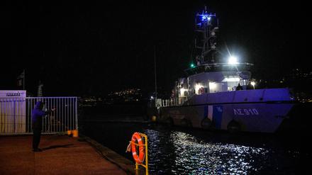 Die Sucharbeiten vor Lesbos gehen weiter.