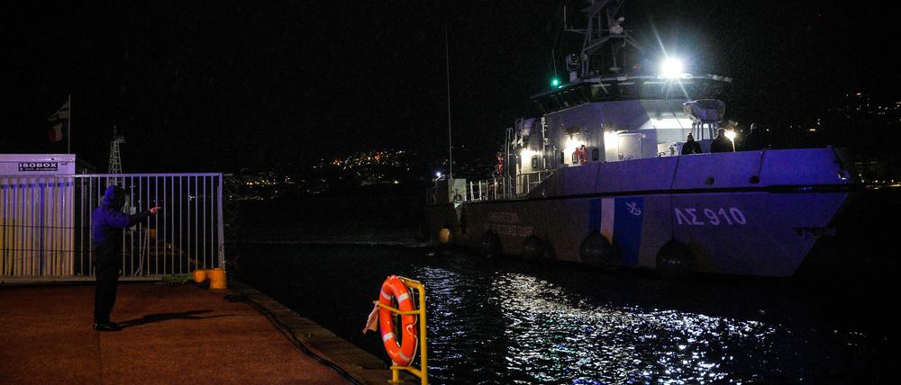 Die Sucharbeiten vor Lesbos gehen weiter.