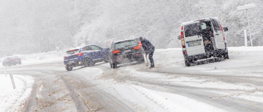 In Hessen kam es am Montag zu Wetterchaos auf den Straßen.