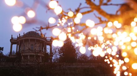 Am Königlichen Weinberg im Park Sanssouci gibt es bei der „Potsdamer Weinnacht“ am Samstag Kunsthandwerk aus sozialorientierten Projekten.
