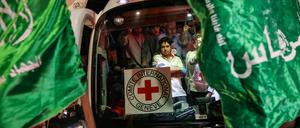 Palästinensische Gefangene werden nach Gaza gebracht.